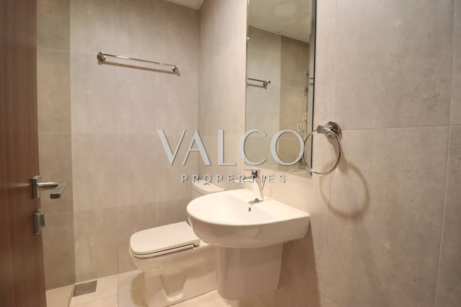 Vacant | Single Row | Middle Unit - Image 15