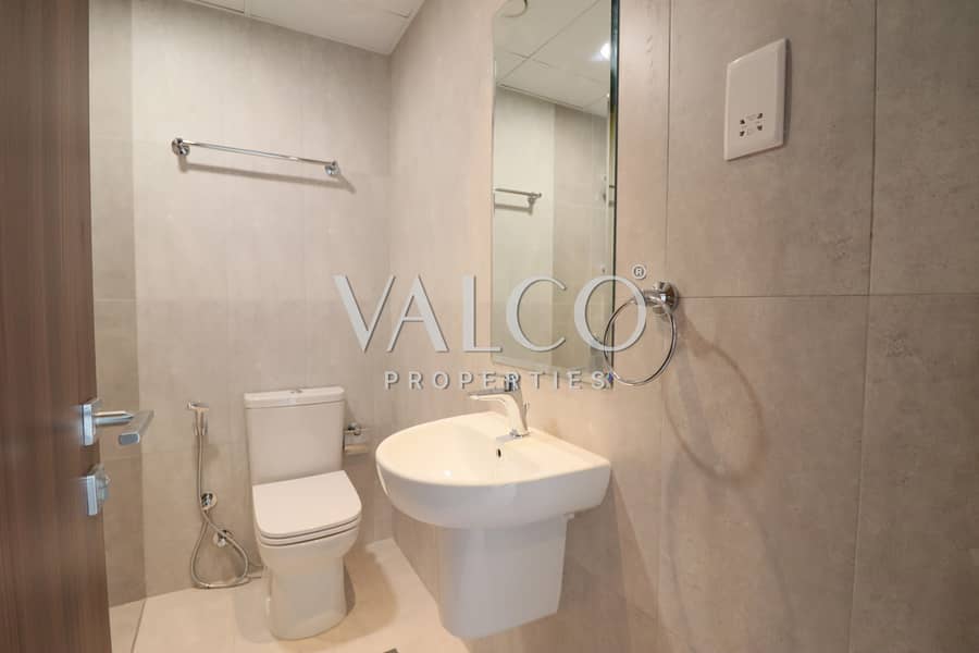 Vacant | Single Row | Middle Unit - Image 24