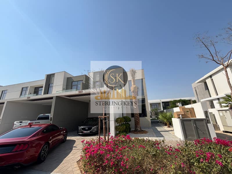 ON POOL AND PARK | LANDSCAPED GARDEN | SINGLE ROW