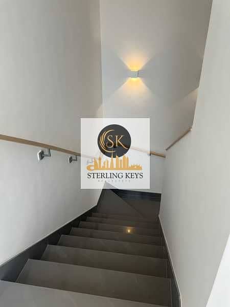 ON POOL AND PARK | LANDSCAPED GARDEN | SINGLE ROW