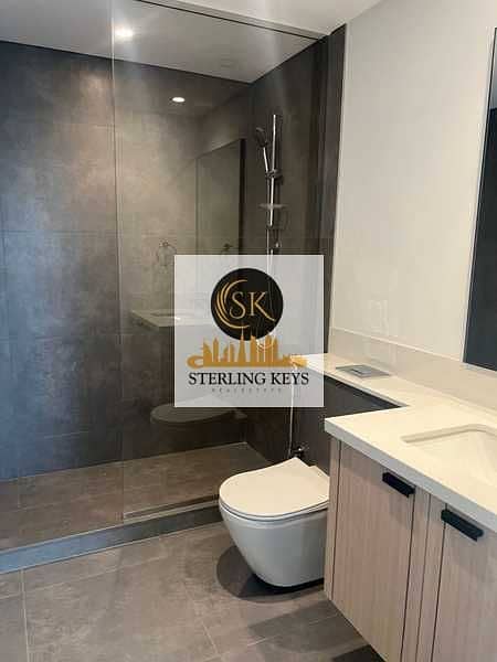 ON POOL AND PARK | LANDSCAPED GARDEN | SINGLE ROW