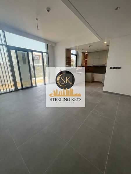 ON POOL AND PARK | LANDSCAPED GARDEN | SINGLE ROW - Image 9