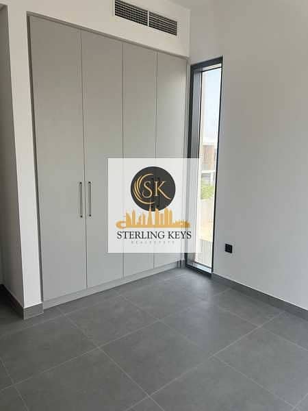 ON POOL AND PARK | LANDSCAPED GARDEN | SINGLE ROW - Image 11