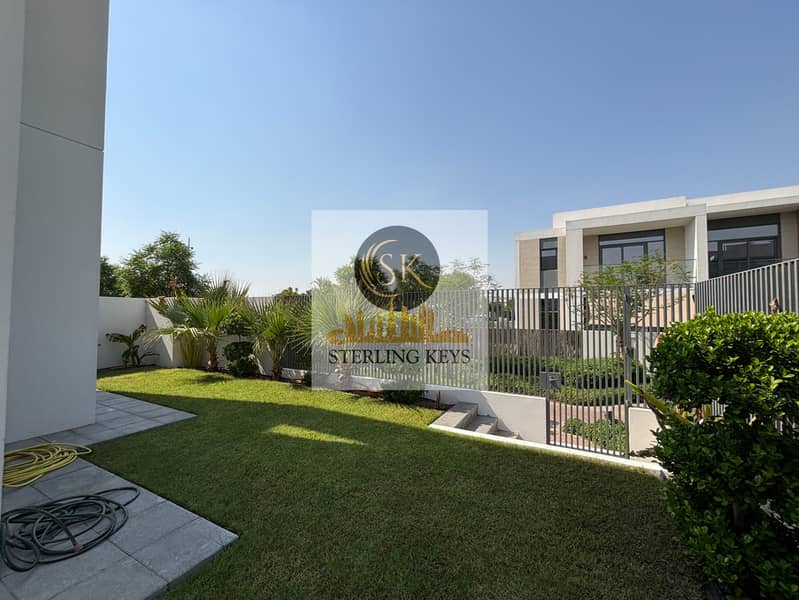 ON POOL AND PARK | LANDSCAPED GARDEN | SINGLE ROW - Image 13