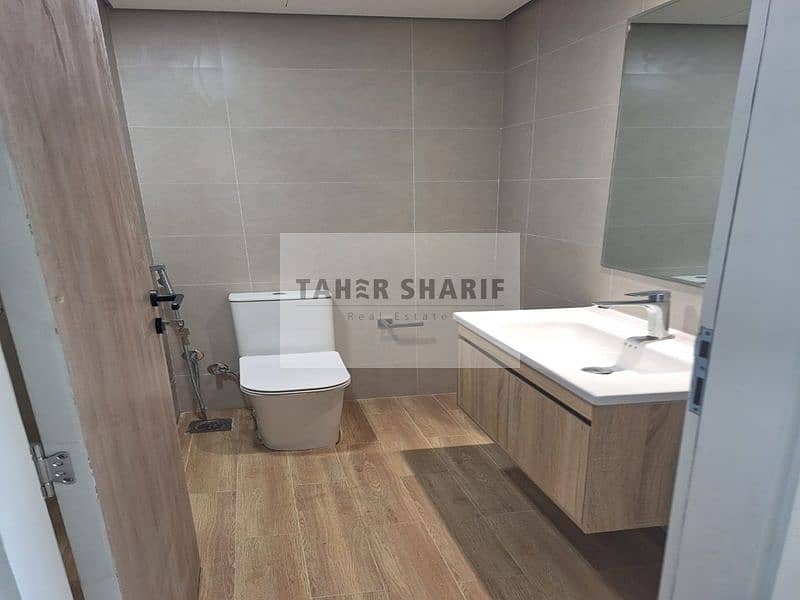 STYLISH 1 BR TOWNHOUSE | MODERN LAYOUT | HIGH ROI - Image 8