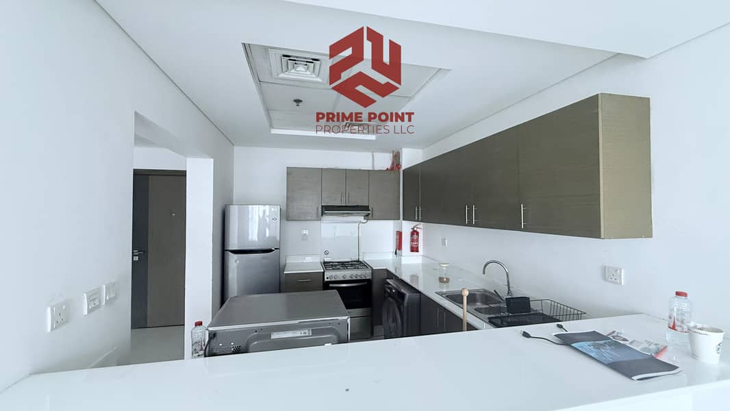 SPACIOUS LAYOUT | VERY BRIGHT /HIGH ROI