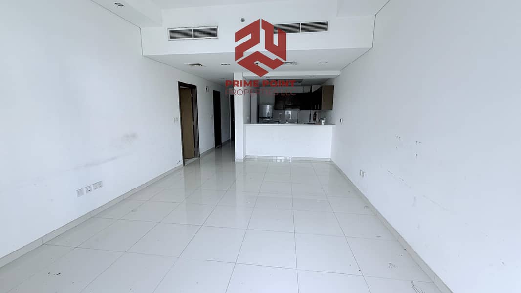 SPACIOUS LAYOUT | VERY BRIGHT /HIGH ROI