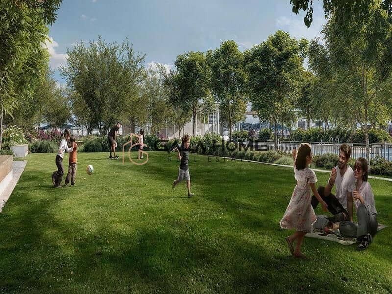 Contemporary Golfside Homes with Top Amenities