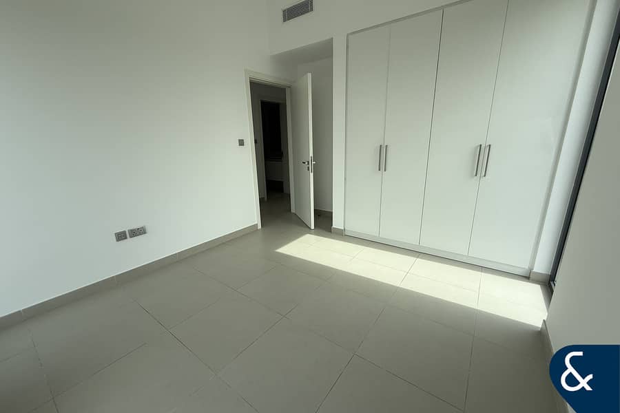 Vacant | End unit | Quiet location | 4 Beds - Image 11