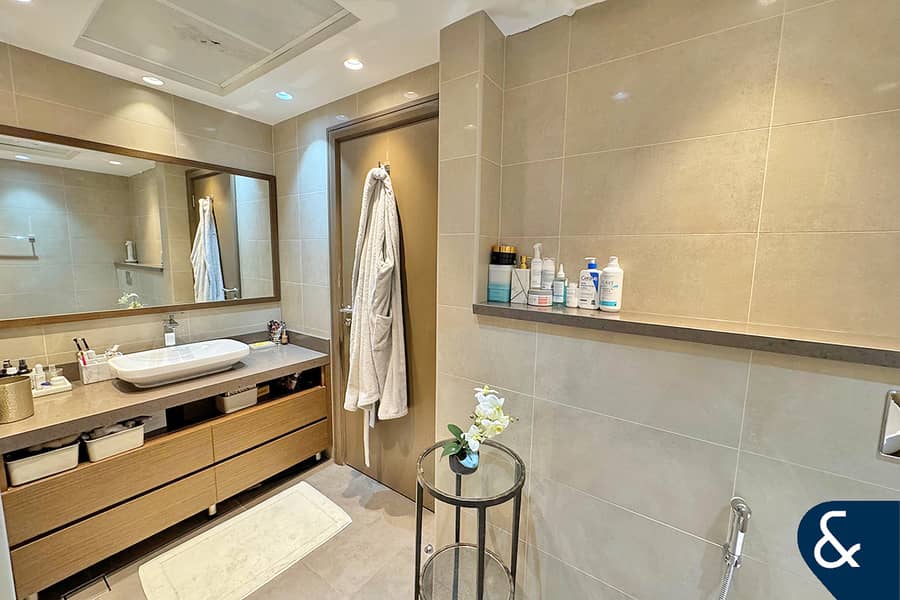 Private Beach | Upgraded | Vacant on Transfer - Image 24