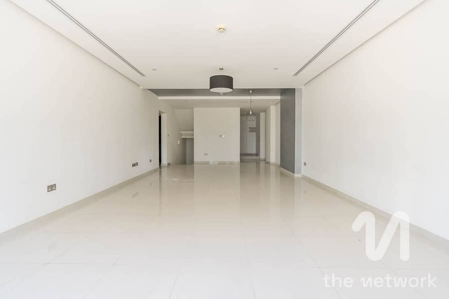 Large 3,700 Sqft Triplex Flat | 3 Bed | Car Garage