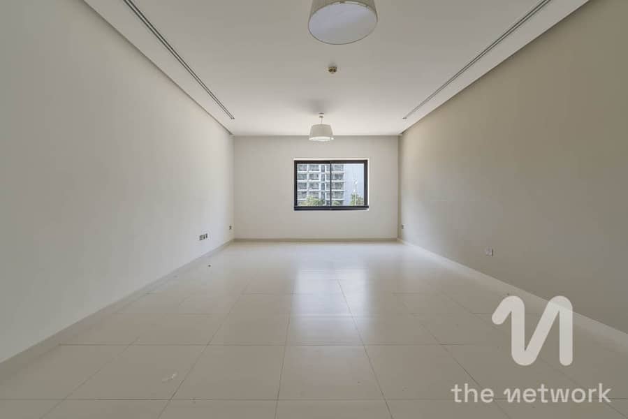 Large 3,700 Sqft Triplex Flat | 3 Bed | Car Garage - Image 10