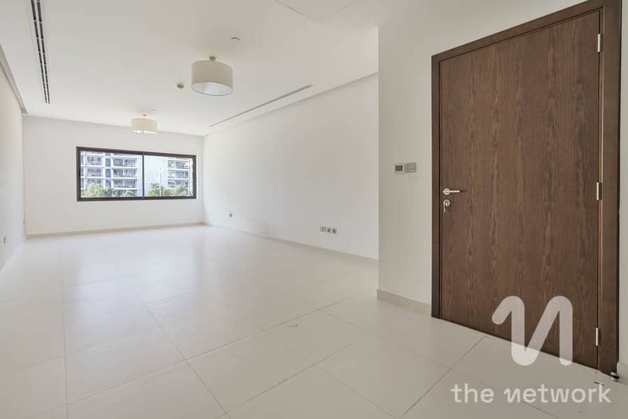 Large 3,700 Sqft Triplex Flat | 3 Bed | Car Garage - Image 14