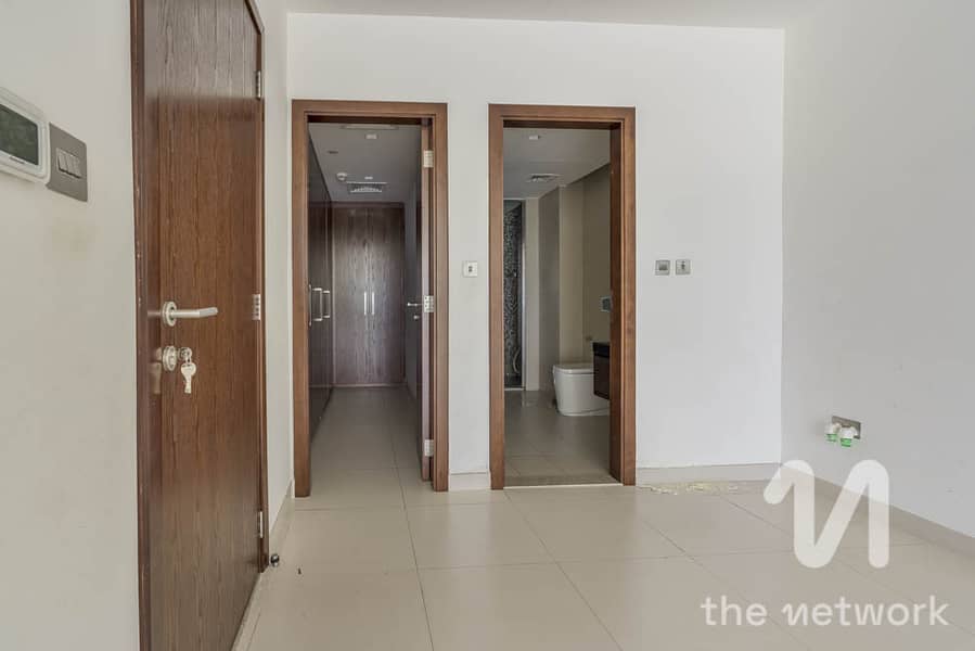 Large 3,700 Sqft Triplex Flat | 3 Bed | Car Garage - Image 15