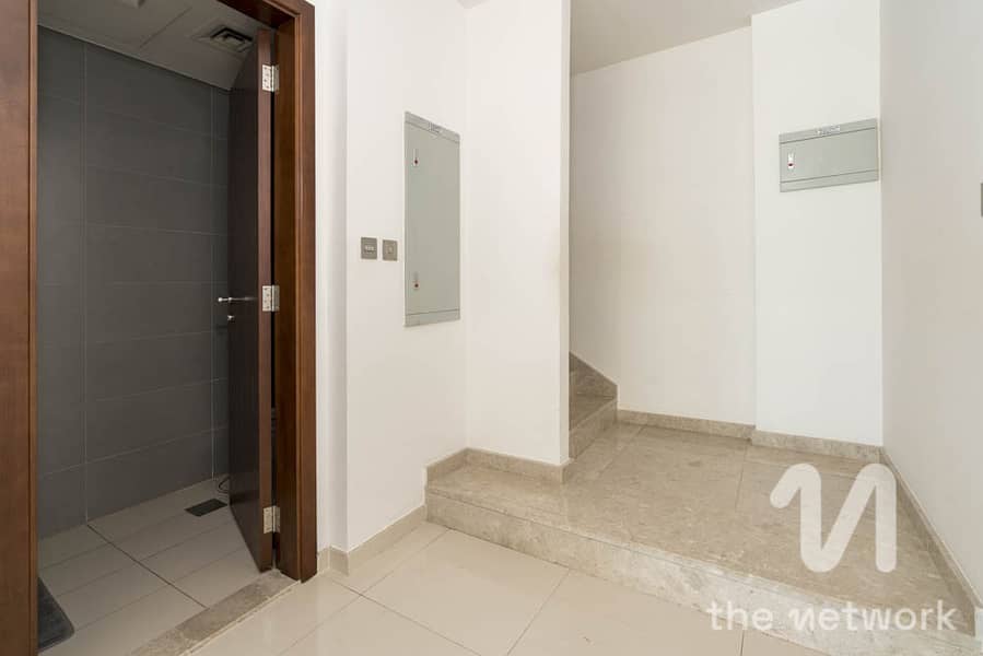 Large 3,700 Sqft Triplex Flat | 3 Bed | Car Garage - Image 18