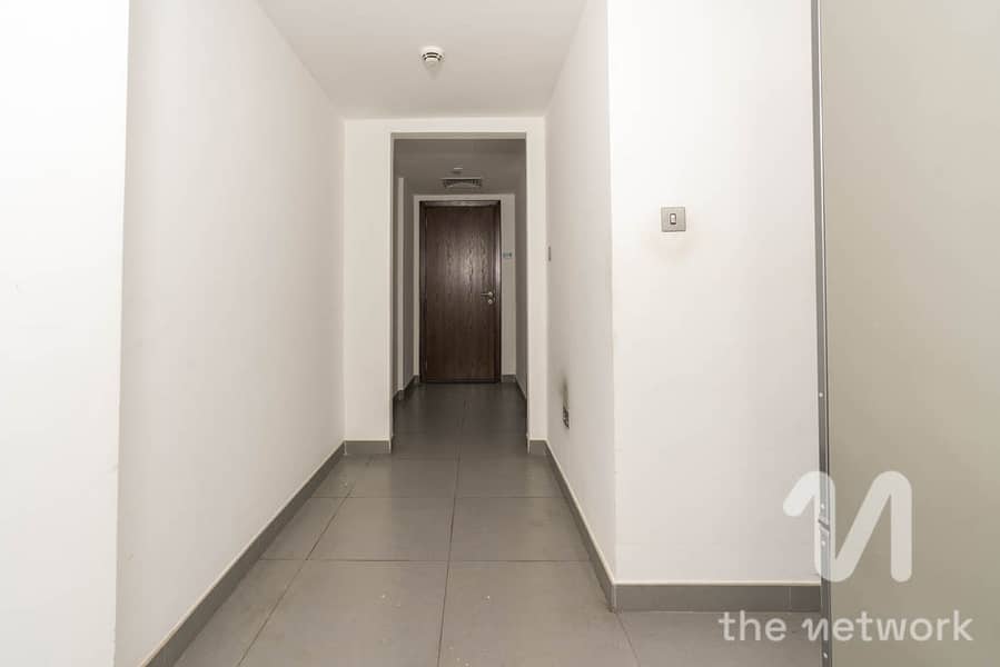 Large 3,700 Sqft Triplex Flat | 3 Bed | Car Garage - Image 19