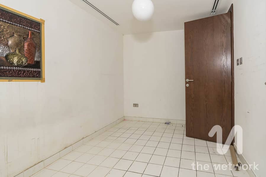 Large 3,700 Sqft Triplex Flat | 3 Bed | Car Garage - Image 20