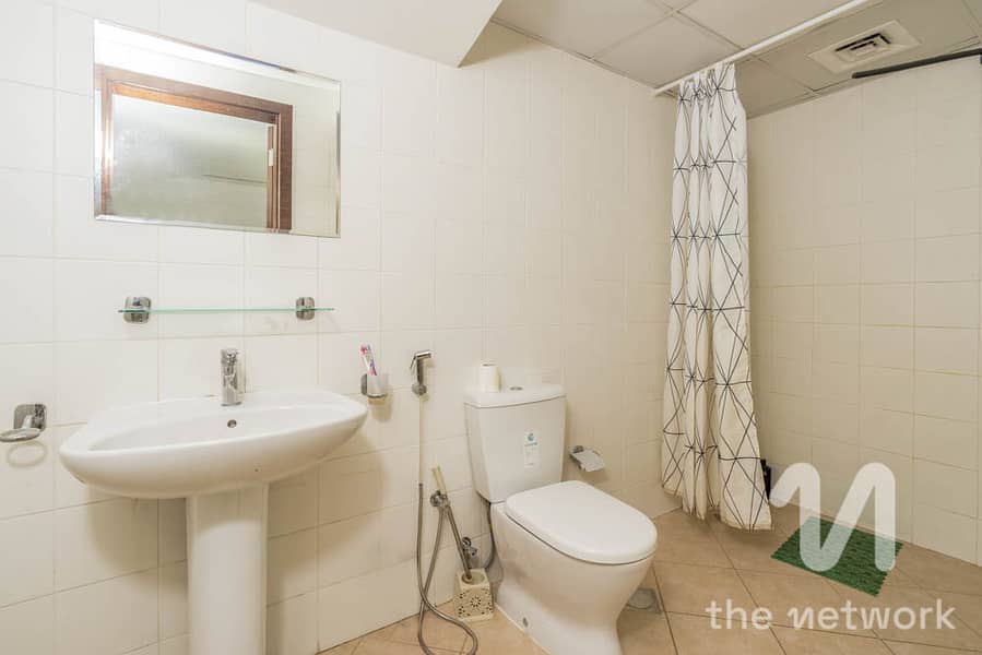 Large 3,700 Sqft Triplex Flat | 3 Bed | Car Garage - Image 23