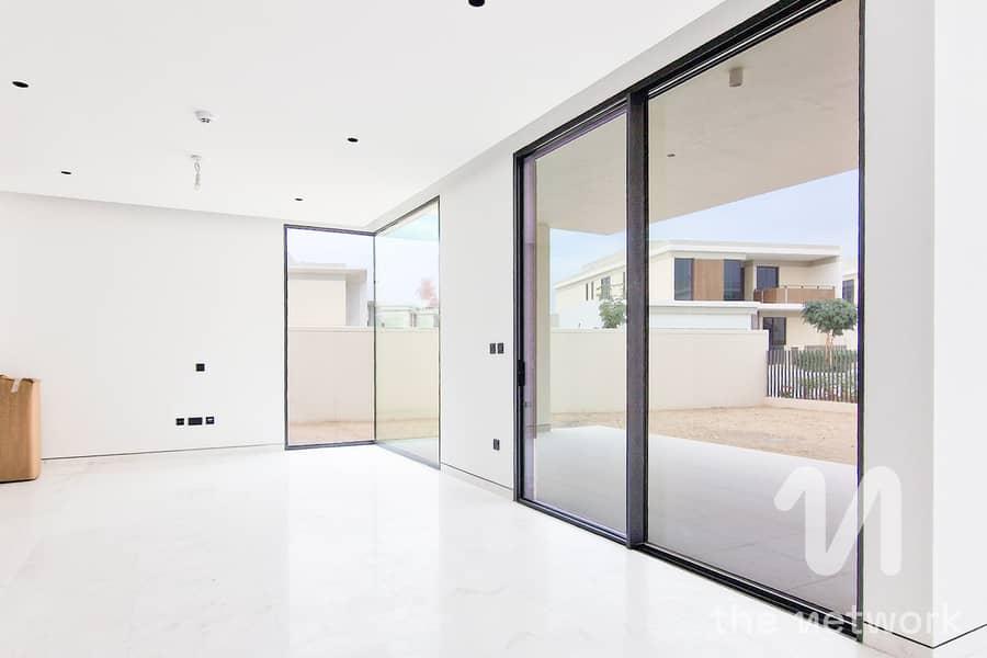 Large Plot | Single Row | Ready To Move