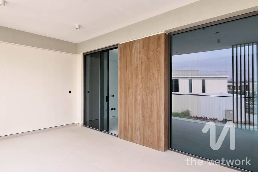 Large Plot | Single Row | Ready To Move