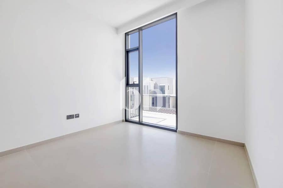 Near Pool and Park | Internal Location