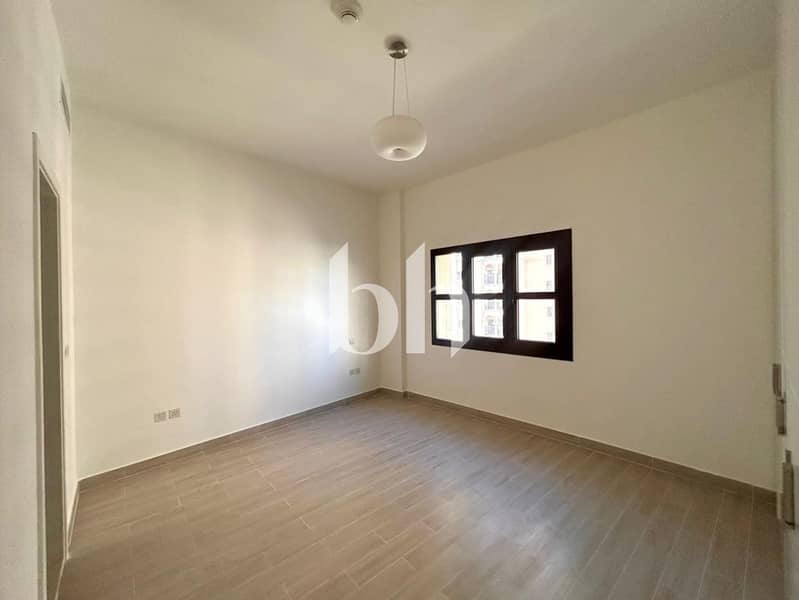 Spacious | One Bedroom | Golf Community Living