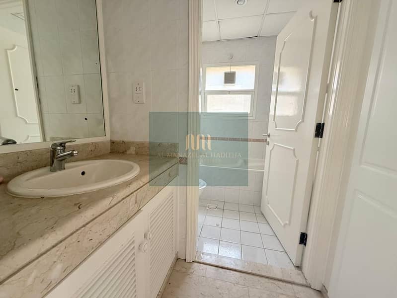 INDEPENDENT VILLA | 5 BEDROOM+ MAIDS with PRIVATE GARDEN