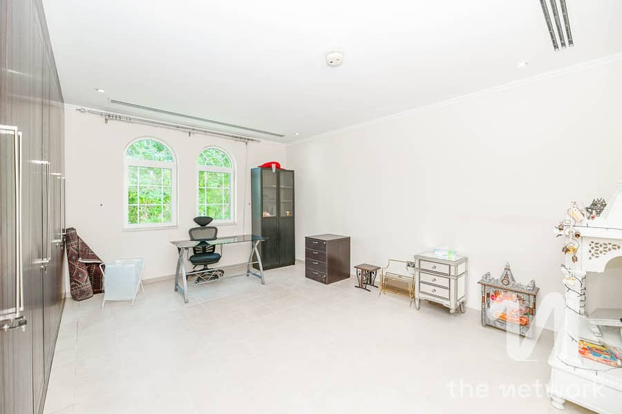 Single Row | Legacy | Private Pool | Vacant Now