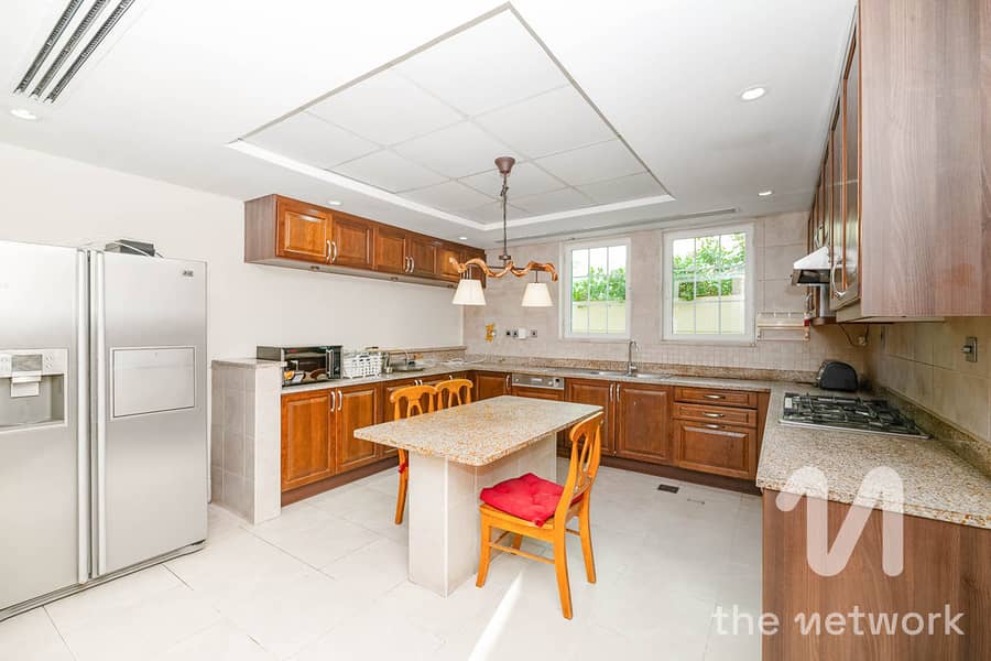 Single Row | Legacy | Private Pool | Vacant Now - Image 10