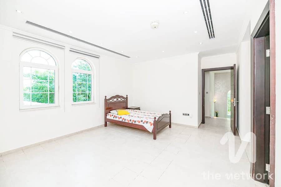 Single Row | Legacy | Private Pool | Vacant Now - Image 14