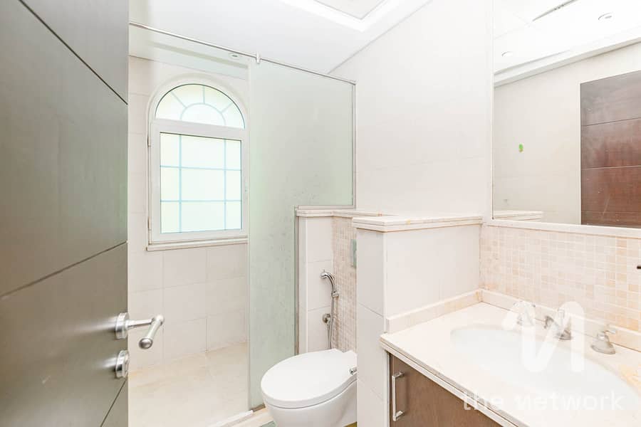 Single Row | Legacy | Private Pool | Vacant Now - Image 15