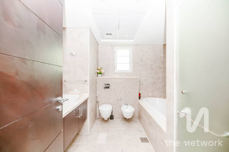 Single Row | Legacy | Private Pool | Vacant Now - Image 16