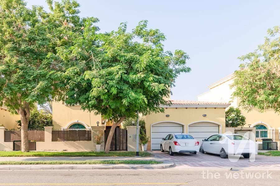 Single Row | Legacy | Private Pool | Vacant Now - Image 19