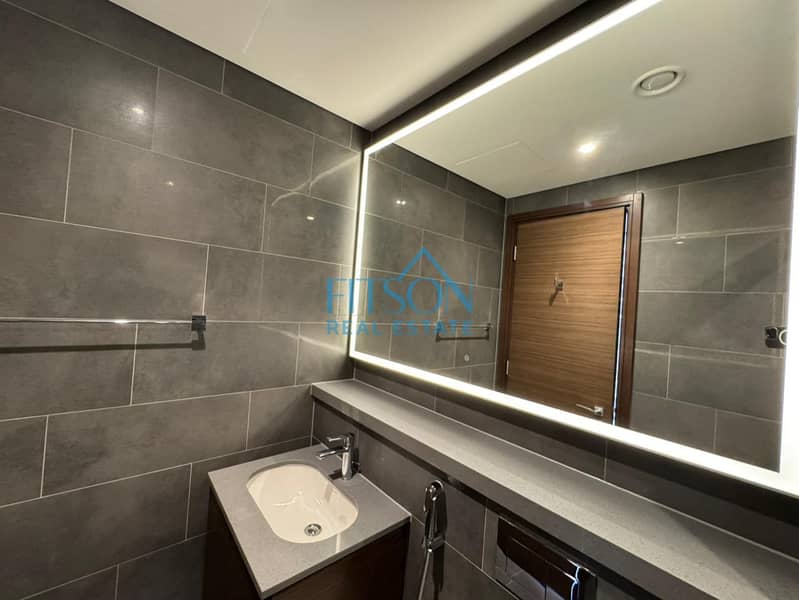 HIGHER FLOOR | CANAL VIEWS | 1BEDROOM+STUDY