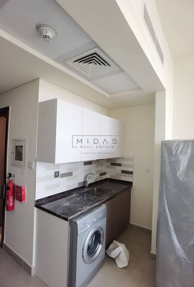 Studio|Semifurnished|Close to Metro