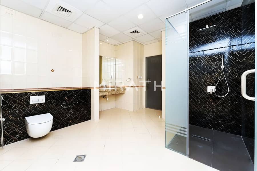 Spacious Renovated Villa | Pool |Elevator | Majlis - Image 13