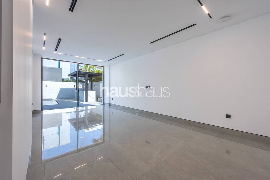 Brand New | 5 Bedrooms | Area Specialist - Image 11