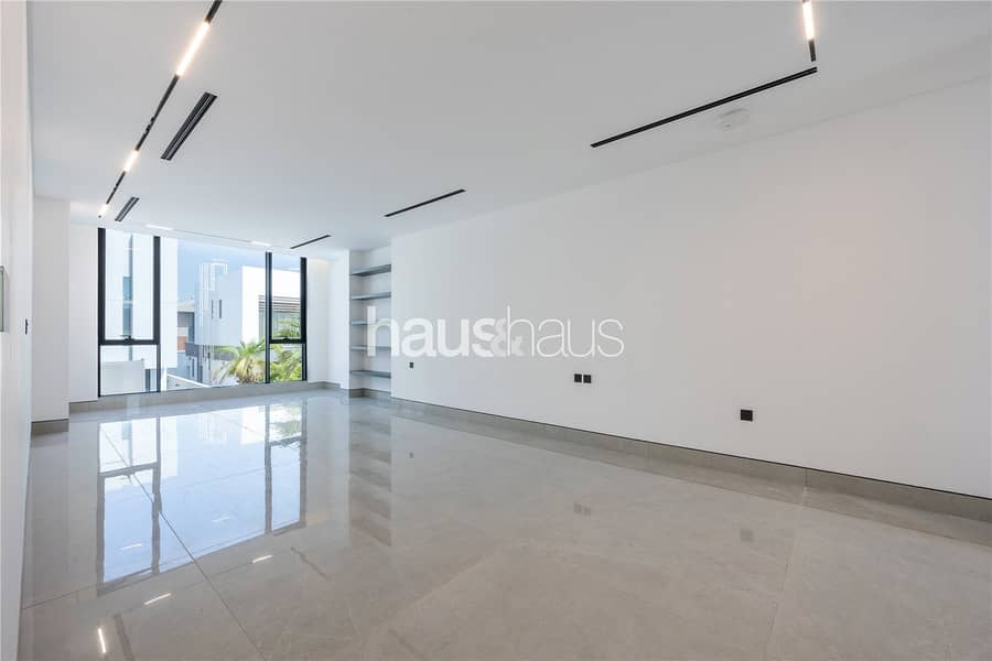 Brand New | 5 Bedrooms | Area Specialist - Image 21