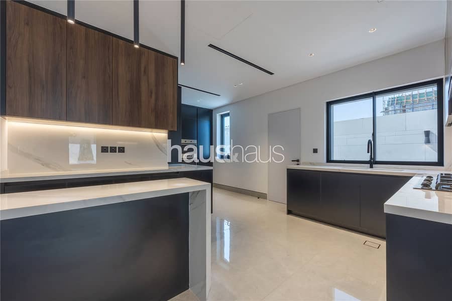 Brand New | 5 Bedrooms | Area Specialist - Image 26