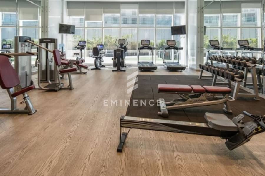 Panoramic and Palm Views | No Balcony - Image 11