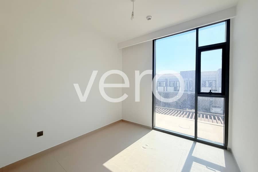 Single Row | Park Facing | Vacant - Image 9