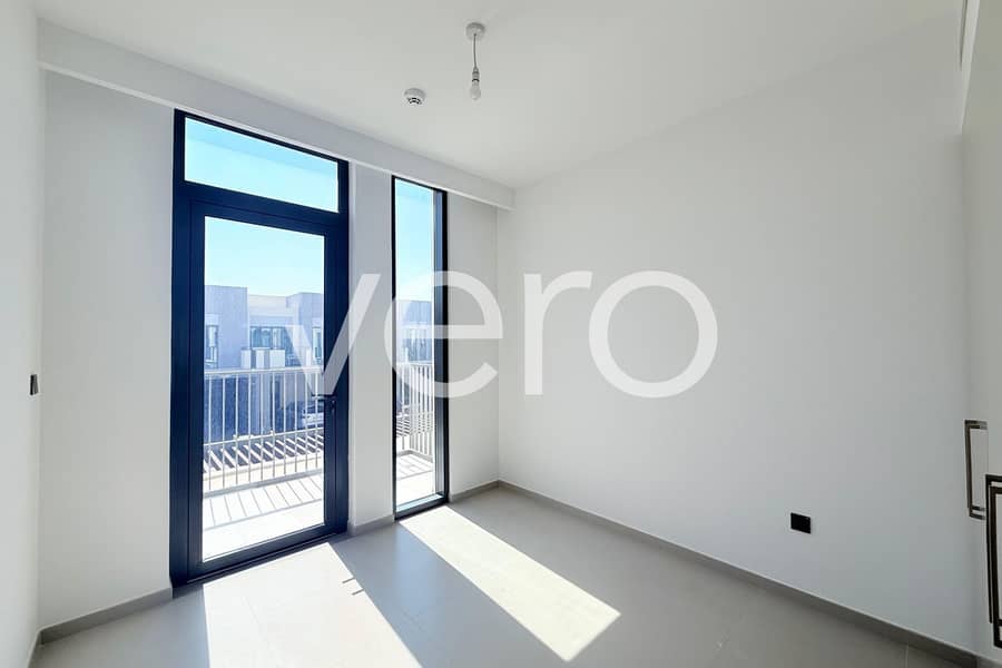 Single Row | Park Facing | Vacant - Image 11