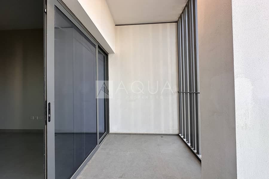 Vacant Studio | Community View | 4 Cheques