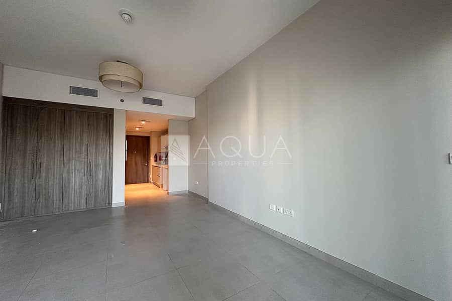 Vacant Studio | Community View | 4 Cheques