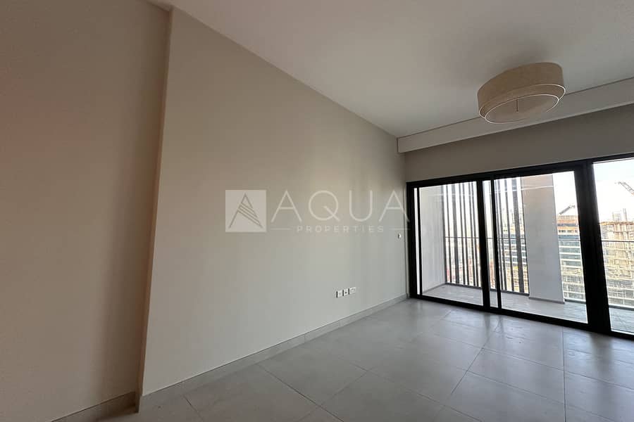 Vacant Studio | Community View | 4 Cheques