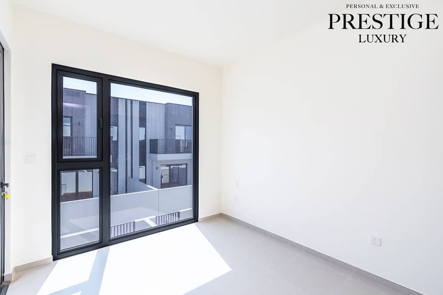 Single Row | Brand new | Community View - Image 24