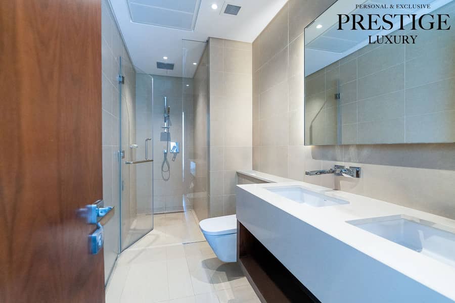 Vacant Dec | Corner Unit | Marina View - Image 19