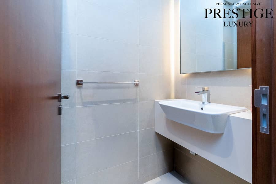 Vacant Dec | Corner Unit | Marina View - Image 20