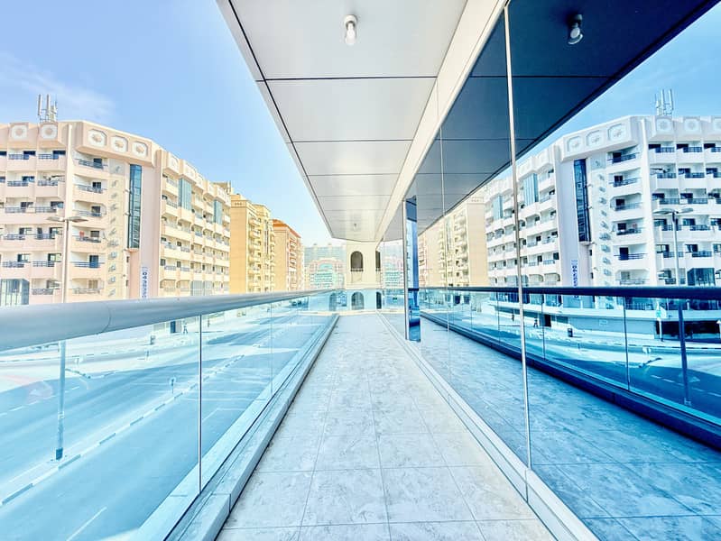 Spacious 4BR + Maids || 0% Commission || Huge Balcony || Near Metro - Image 6