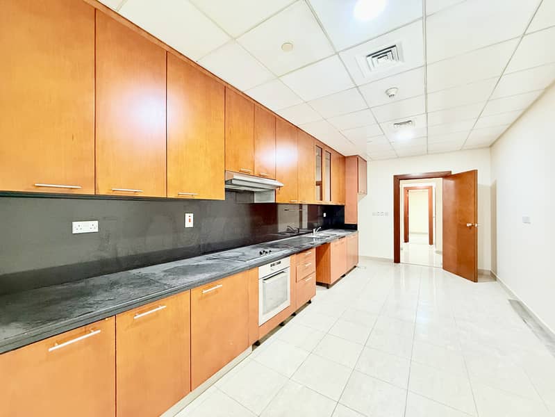 Spacious 4BR + Maids || 0% Commission || Huge Balcony || Near Metro - Image 8